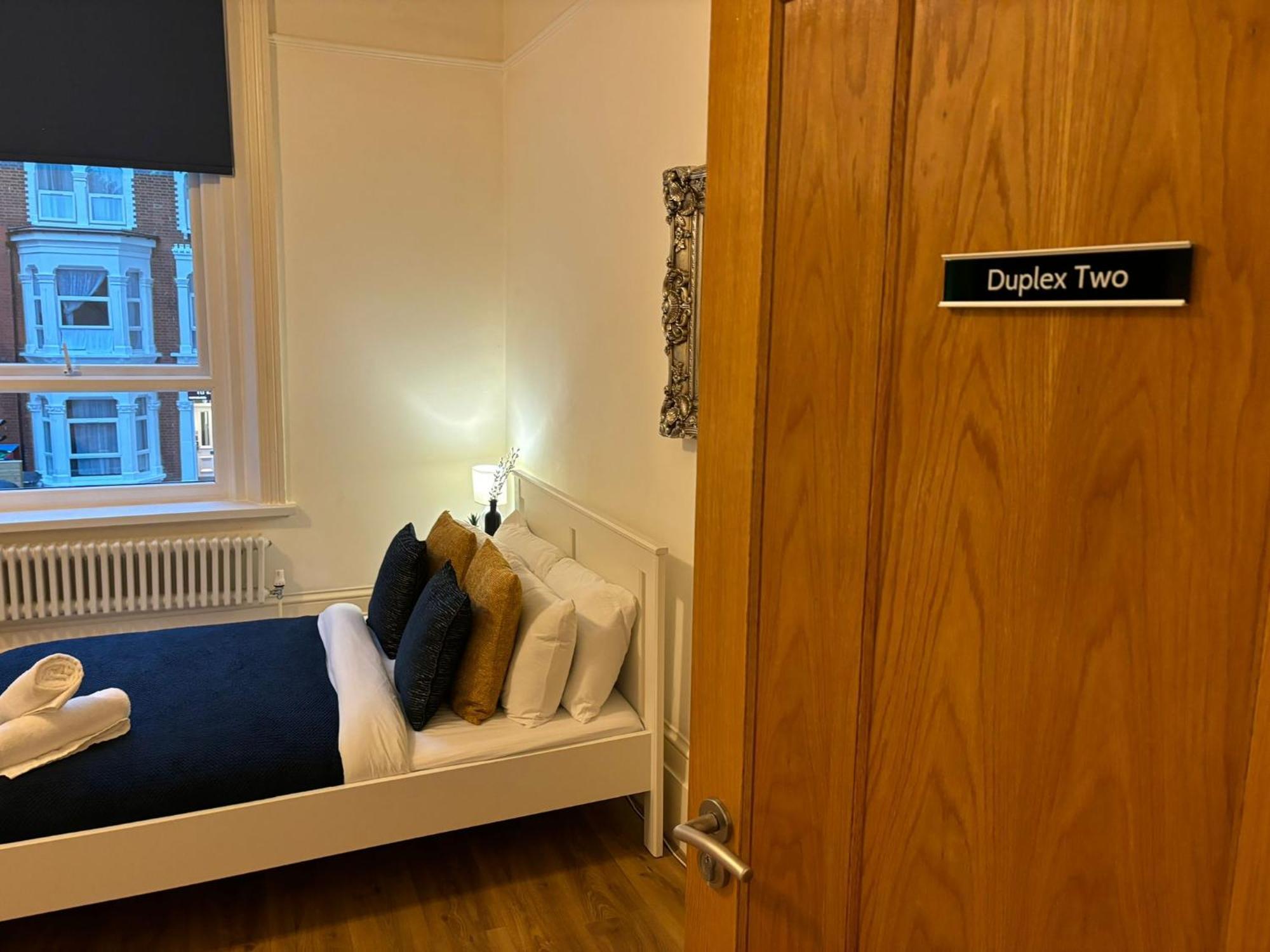 Apartment Zee Homes W6 London